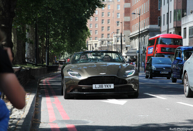 Aston Martin DB11 V8 Volante