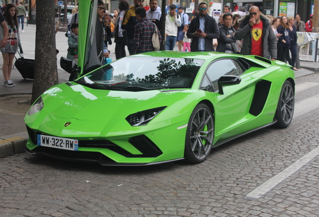 Lamborghini Aventador S LP740-4