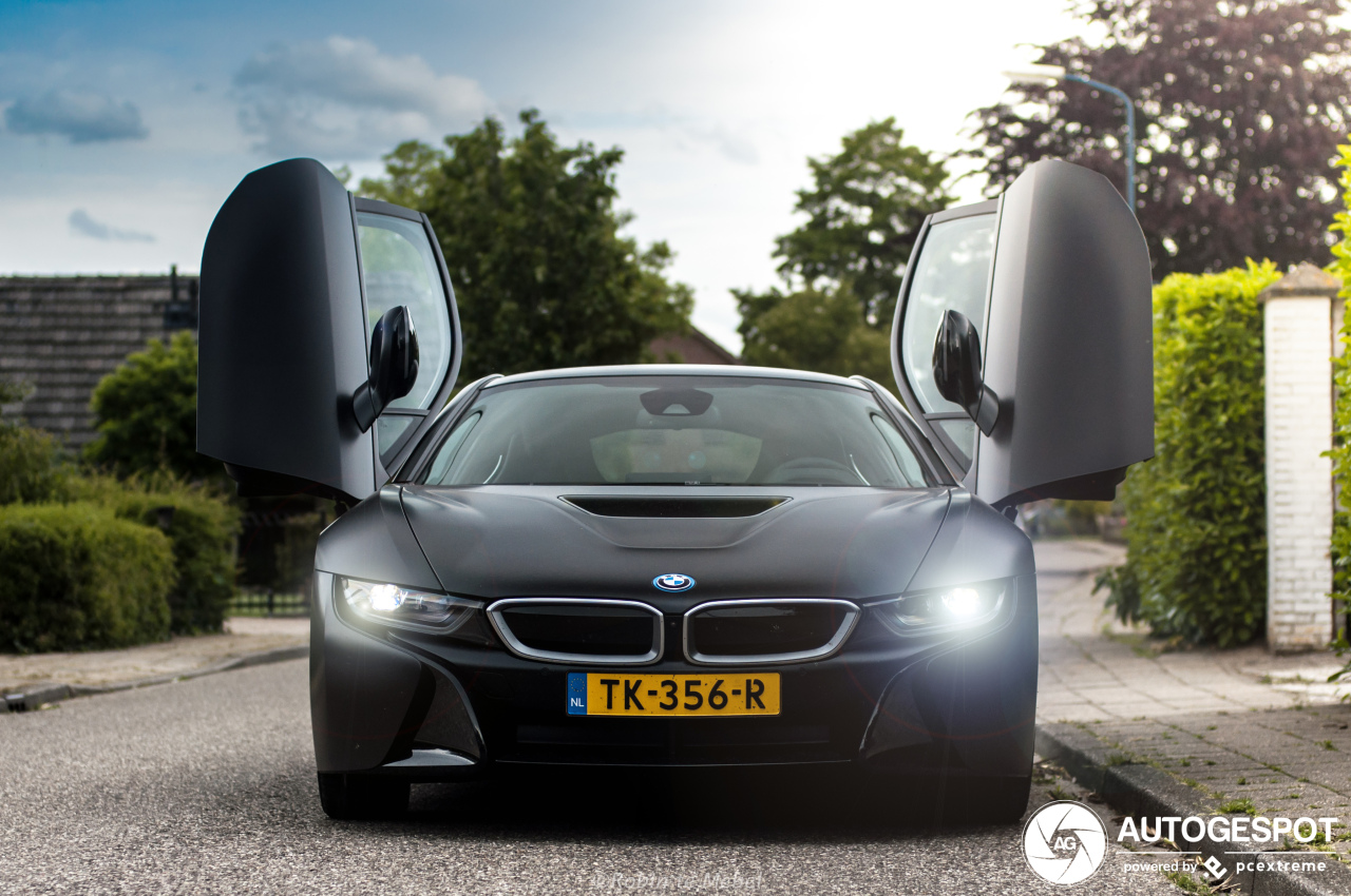 BMW i8 Protonic Frozen Black Edition