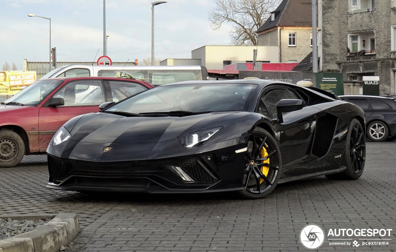 Lamborghini Aventador S LP740-4