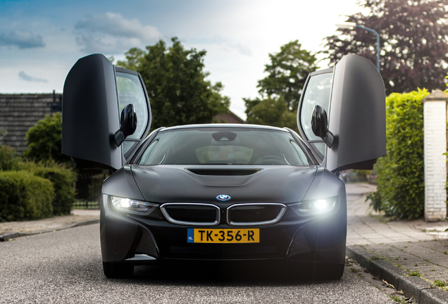 BMW i8 Protonic Frozen Black Edition