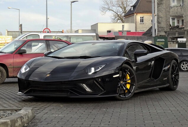 Lamborghini Aventador S LP740-4