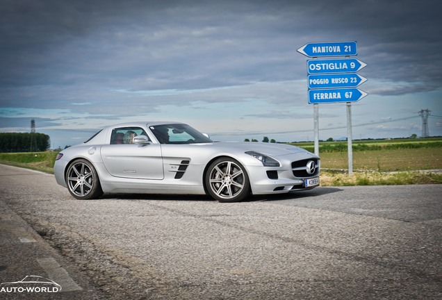 Mercedes-Benz SLS AMG