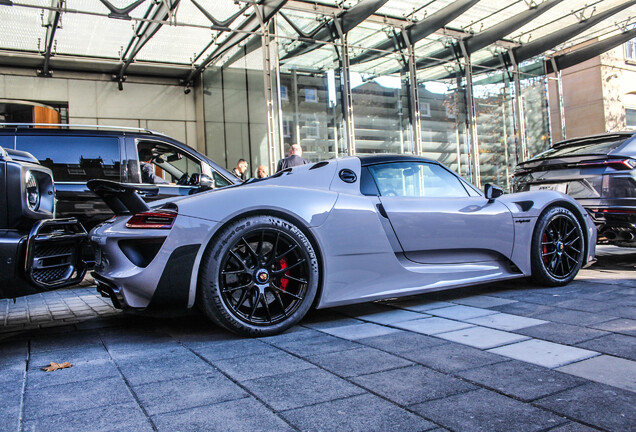 Porsche 918 Spyder Weissach Package