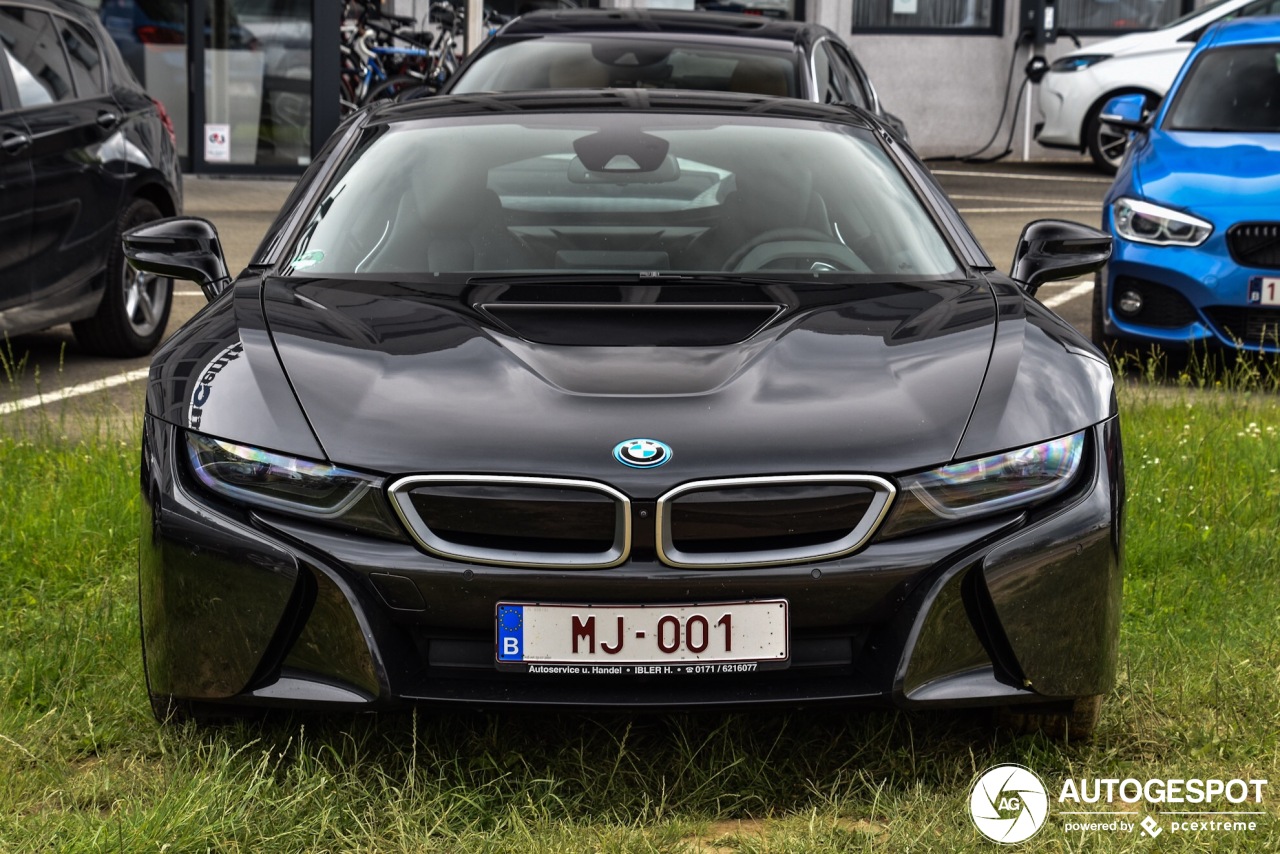 BMW i8