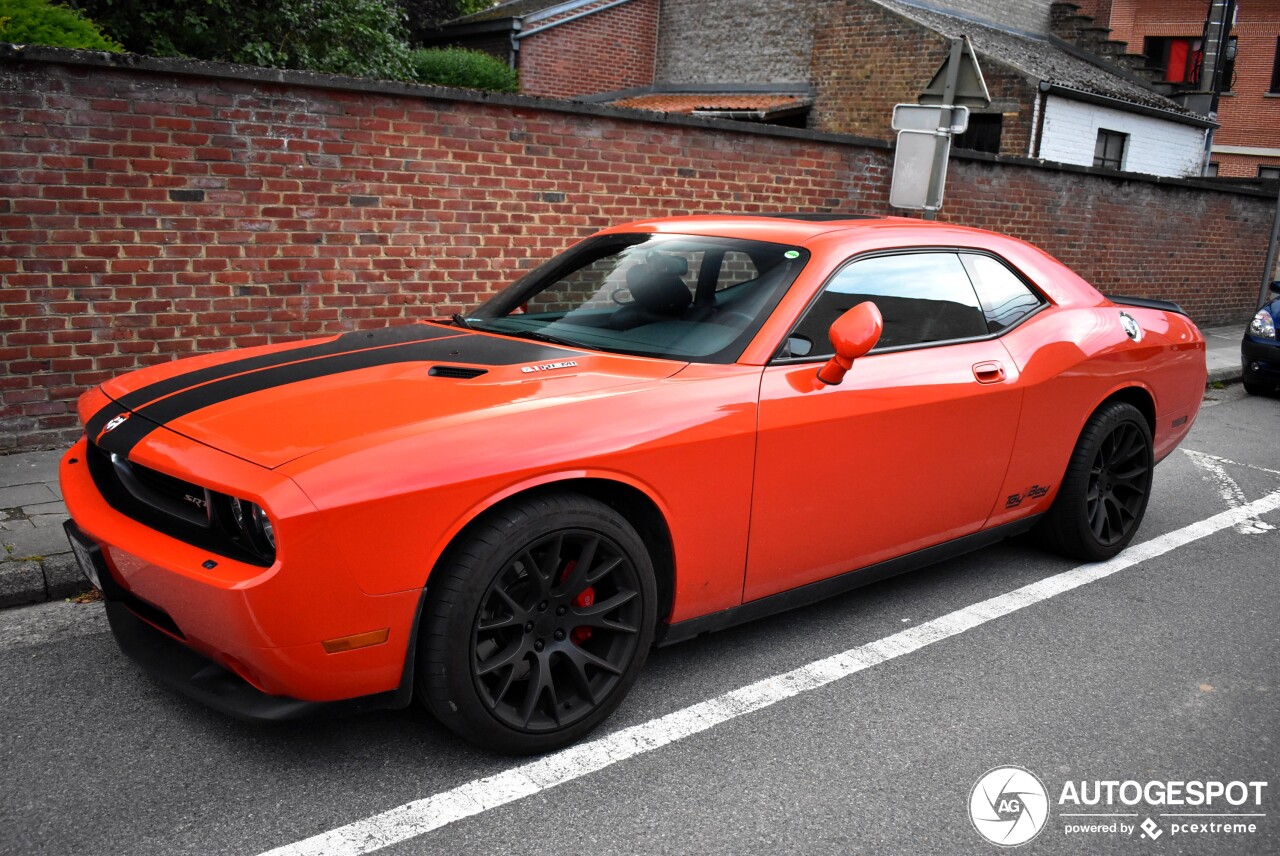 Dodge Challenger SRT-8