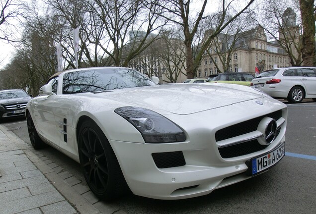 Mercedes-Benz SLS AMG Roadster