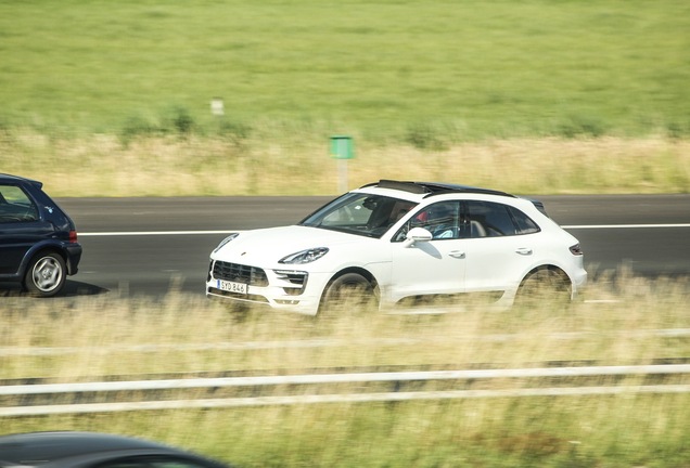 Porsche 95B Macan GTS