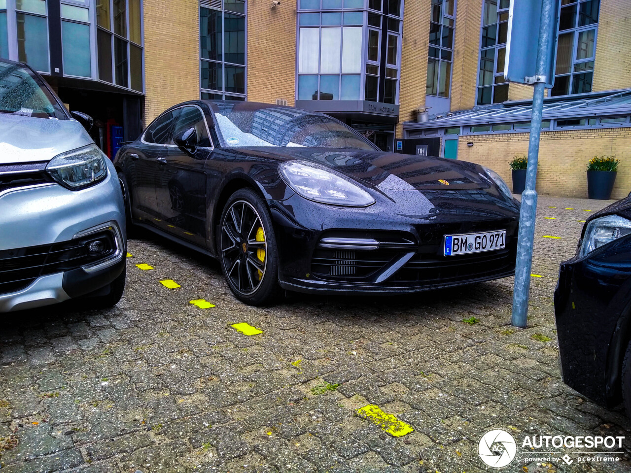 Porsche 971 Panamera Turbo