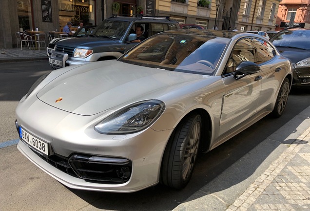 Porsche 971 Panamera Turbo S E-Hybrid