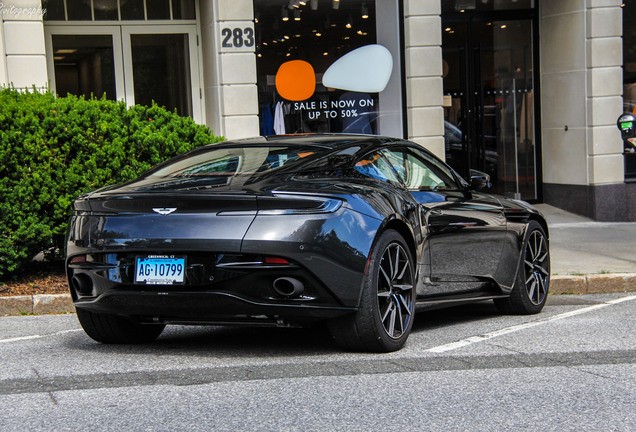 Aston Martin DB11