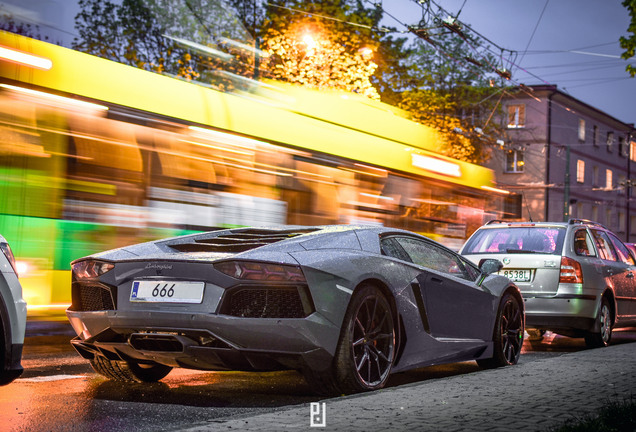 Lamborghini Aventador LP700-4