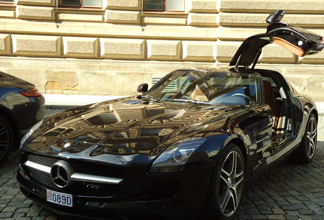 Mercedes-Benz SLS AMG