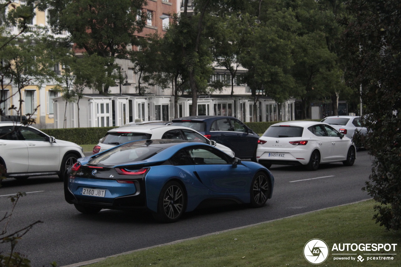 BMW i8