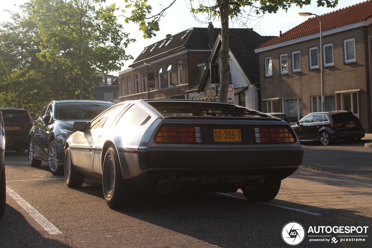 DeLorean DMC-12