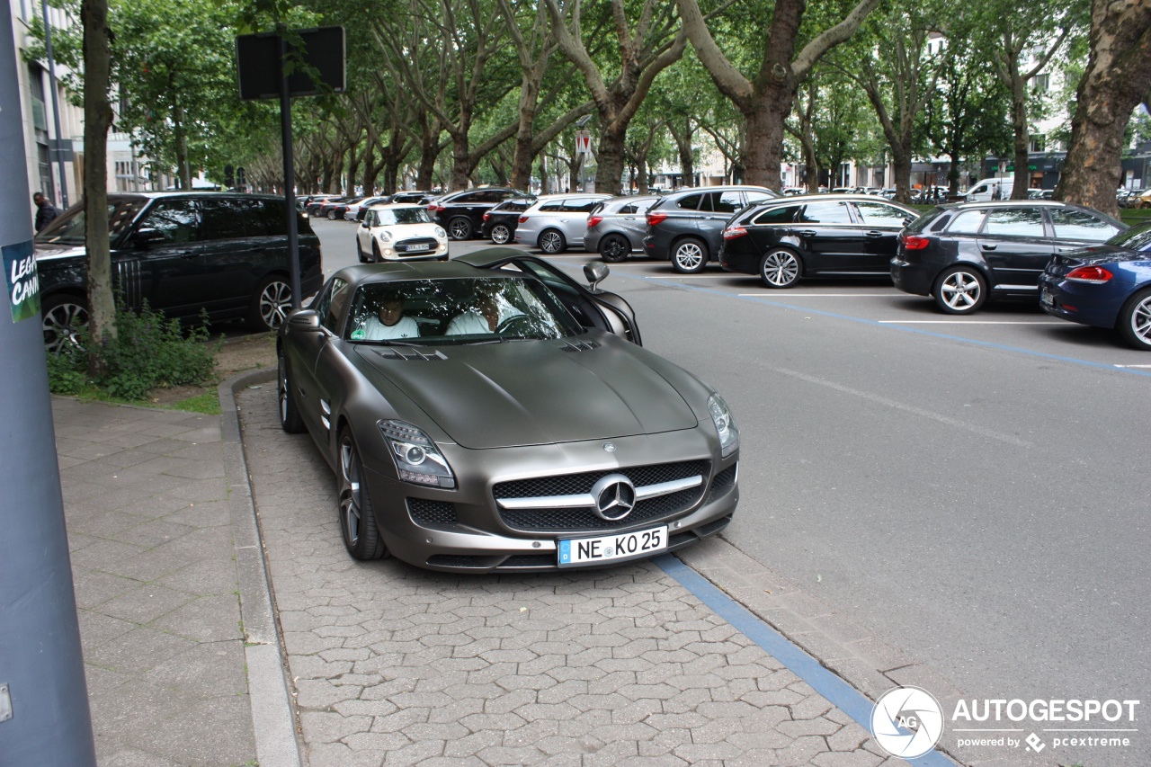 Mercedes-Benz SLS AMG