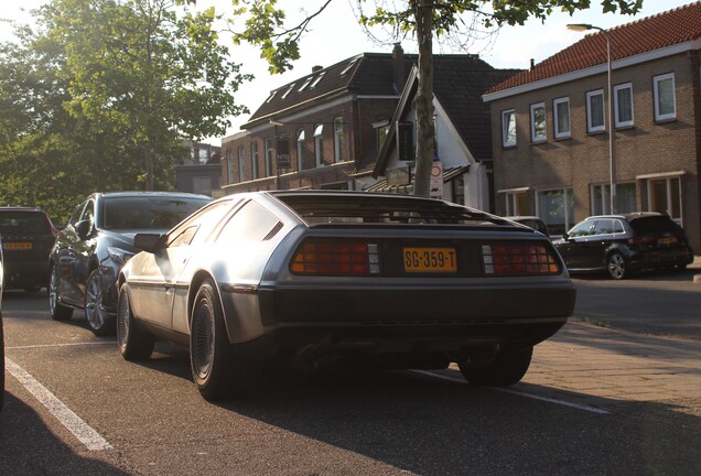 DeLorean DMC-12