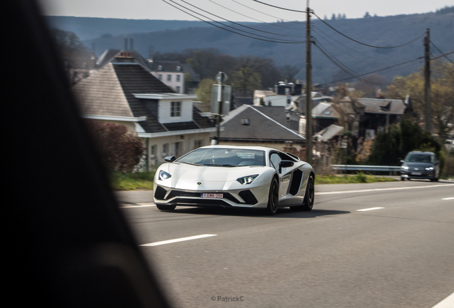 Lamborghini Aventador S LP740-4