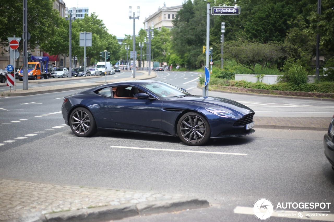 Aston Martin DB11 V8