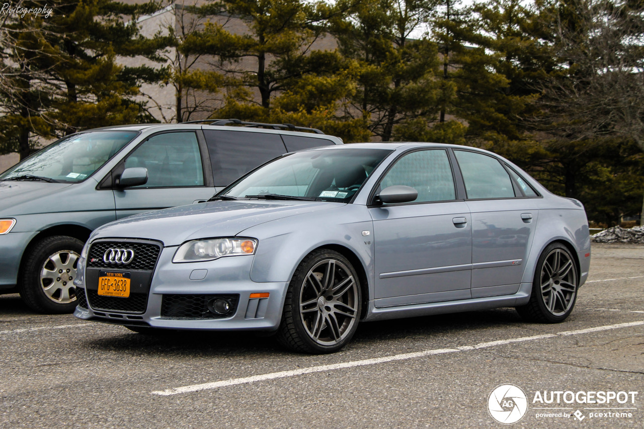 Audi RS4 Sedan