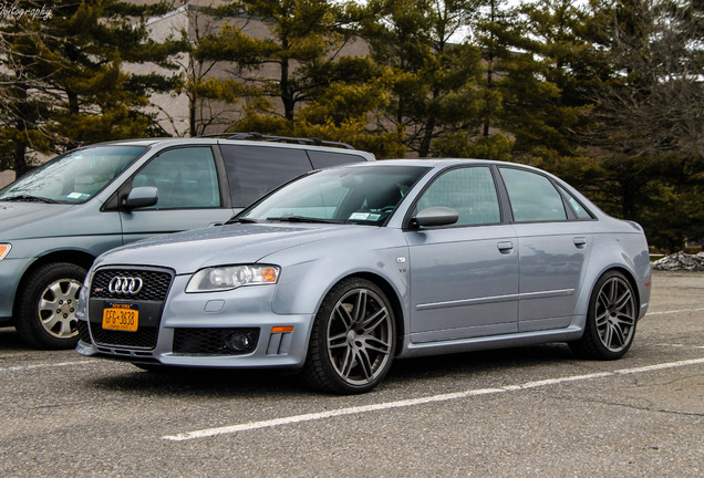 Audi RS4 Sedan