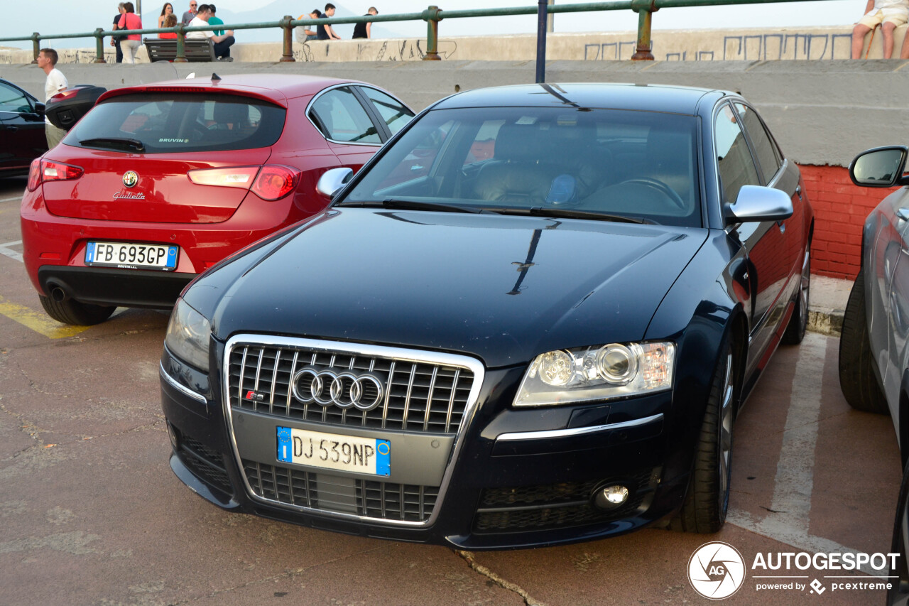 Audi S8 D3