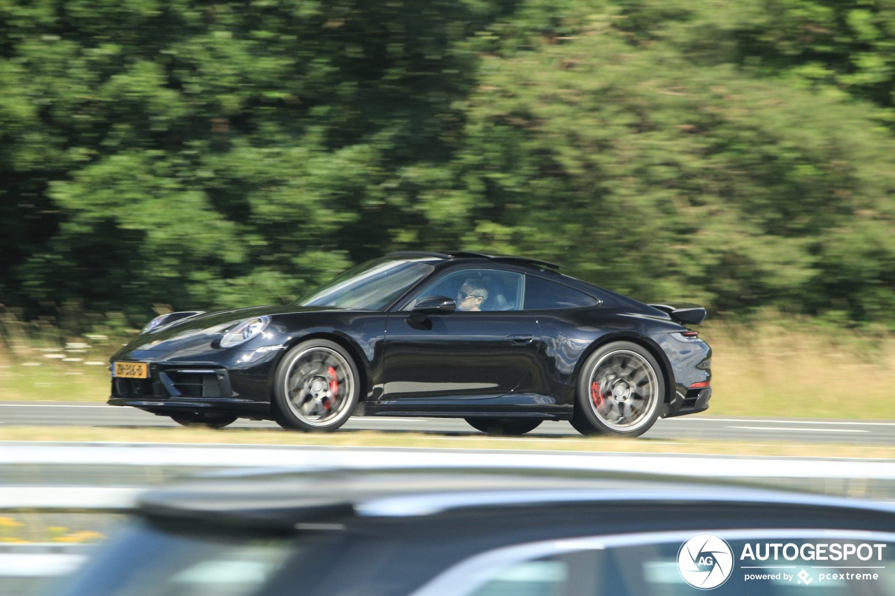 Porsche 992 Carrera 4S