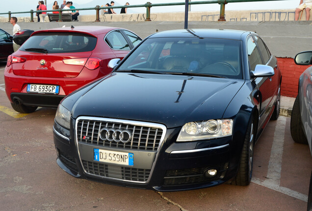 Audi S8 D3