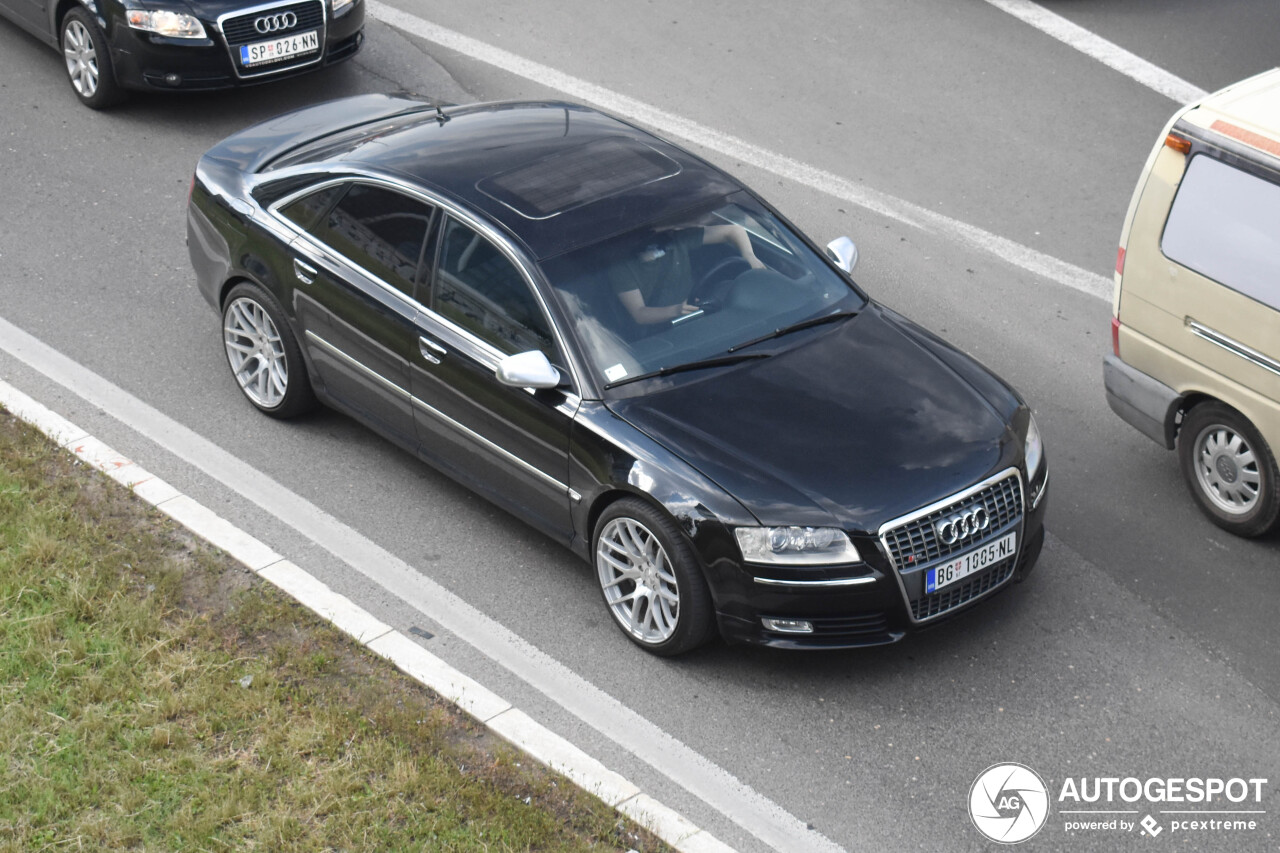 Audi S8 D3