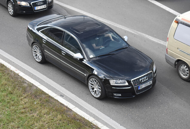 Audi S8 D3