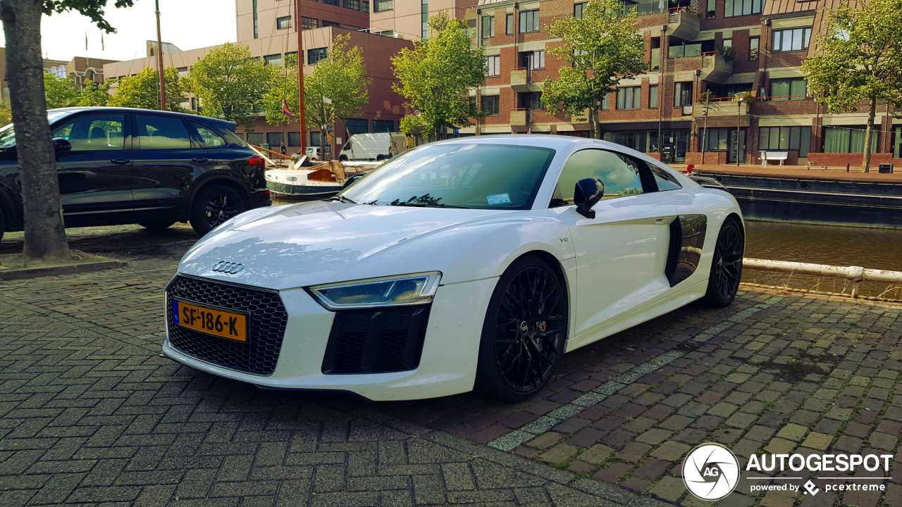 Audi R8 V10 Plus 2015