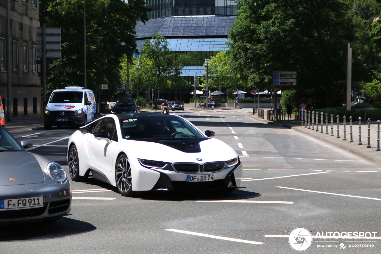 BMW i8