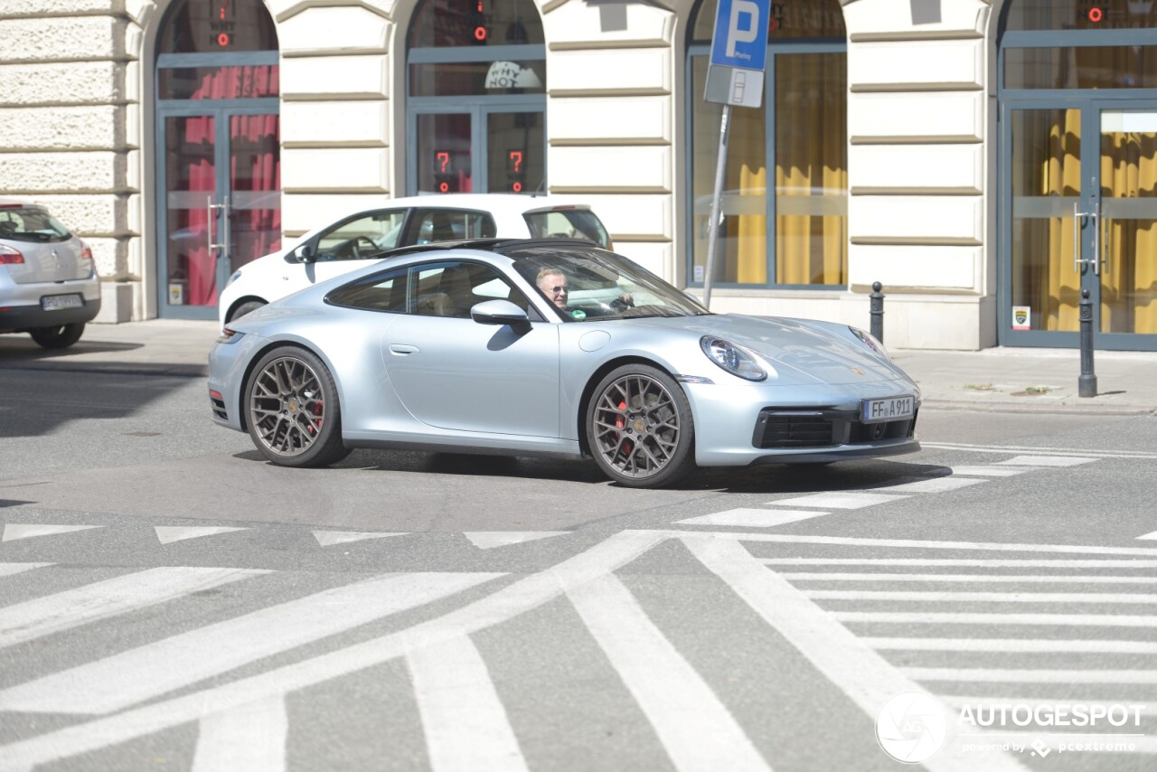 Porsche 992 Carrera 4S