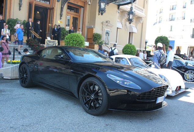 Aston Martin DB11 AMR