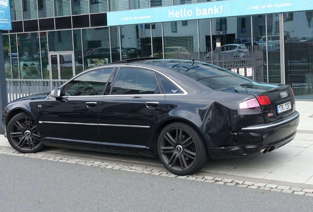 Audi S8 D3