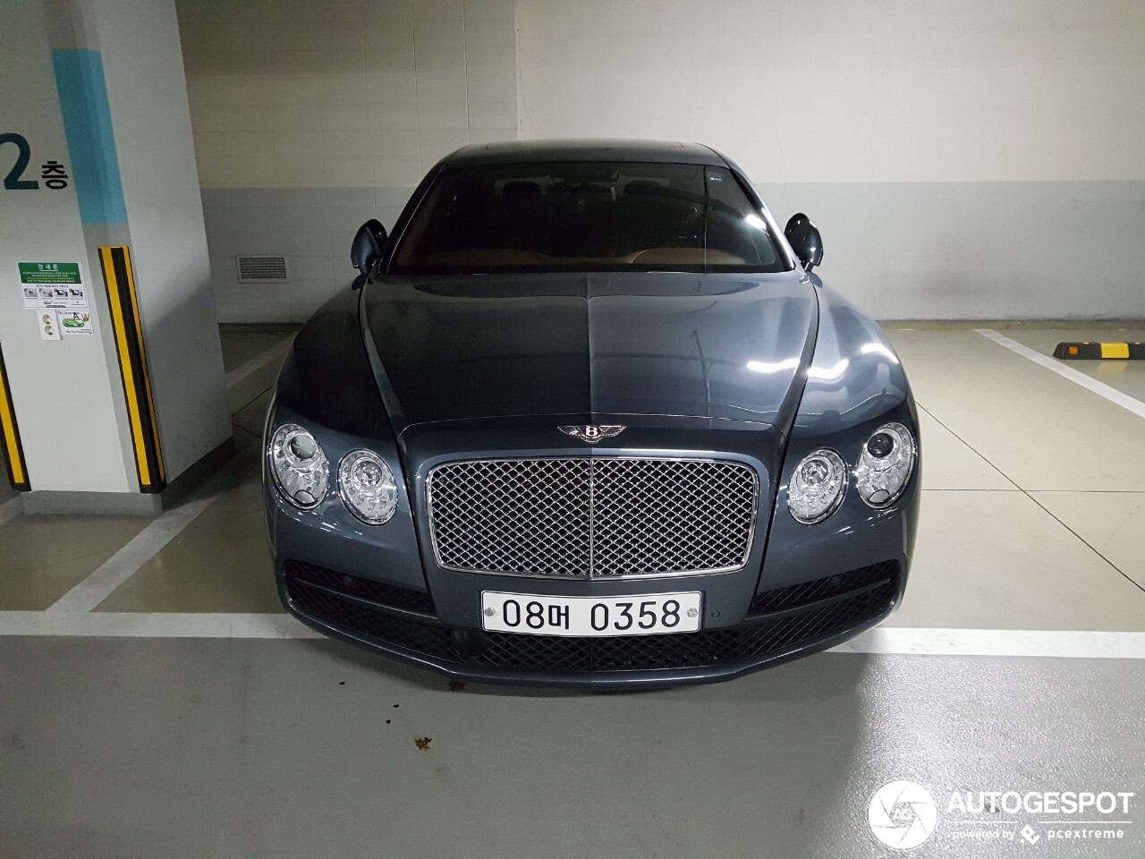 Bentley Flying Spur V8