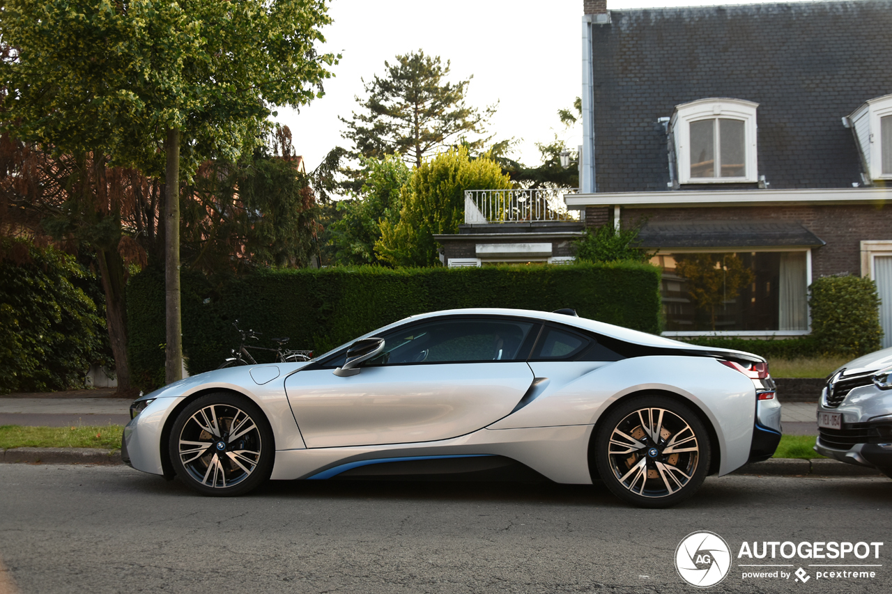 BMW i8