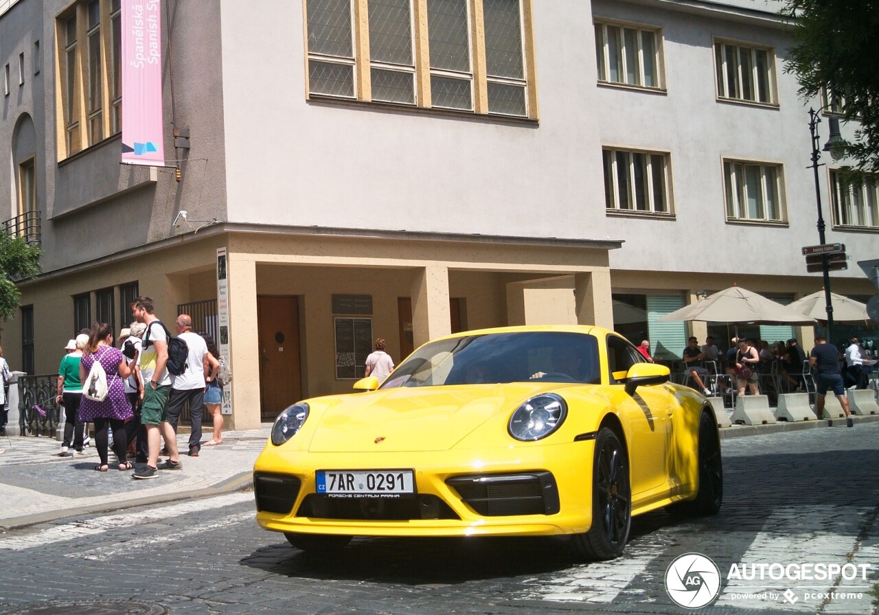 Porsche 992 Carrera 4S