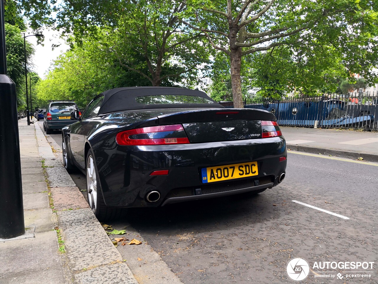 Aston Martin V8 Vantage Roadster