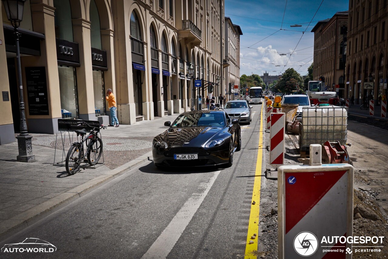 Aston Martin V8 Vantage S