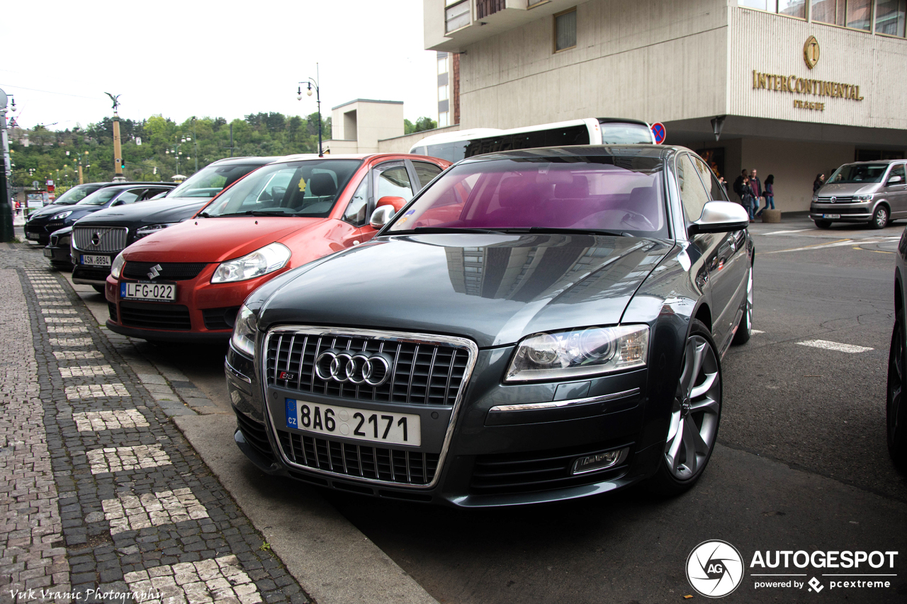 Audi S8 D3