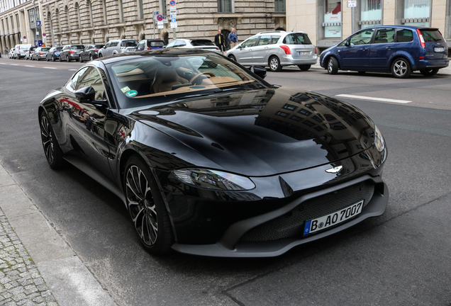 Aston Martin V8 Vantage 2018