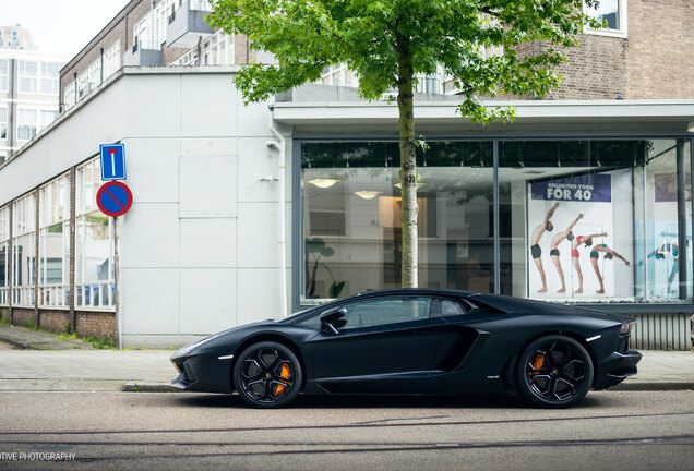 Lamborghini Aventador LP700-4