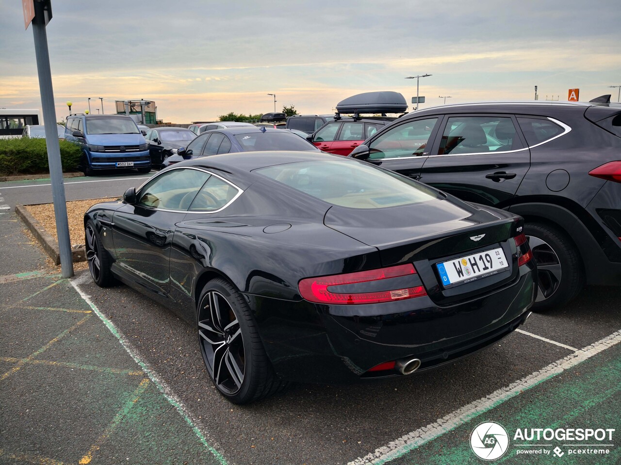 Aston Martin DB9