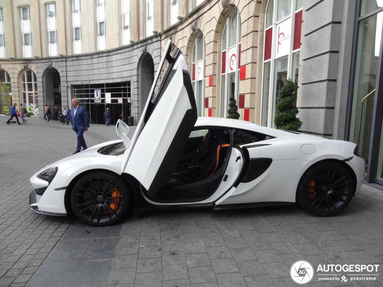 McLaren 570S