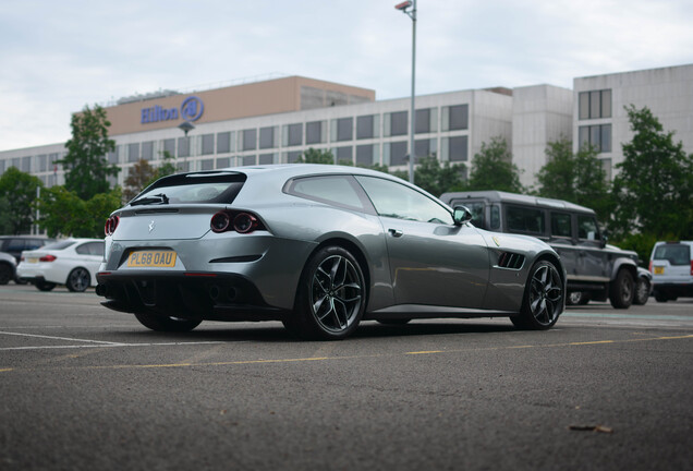 Ferrari GTC4Lusso T