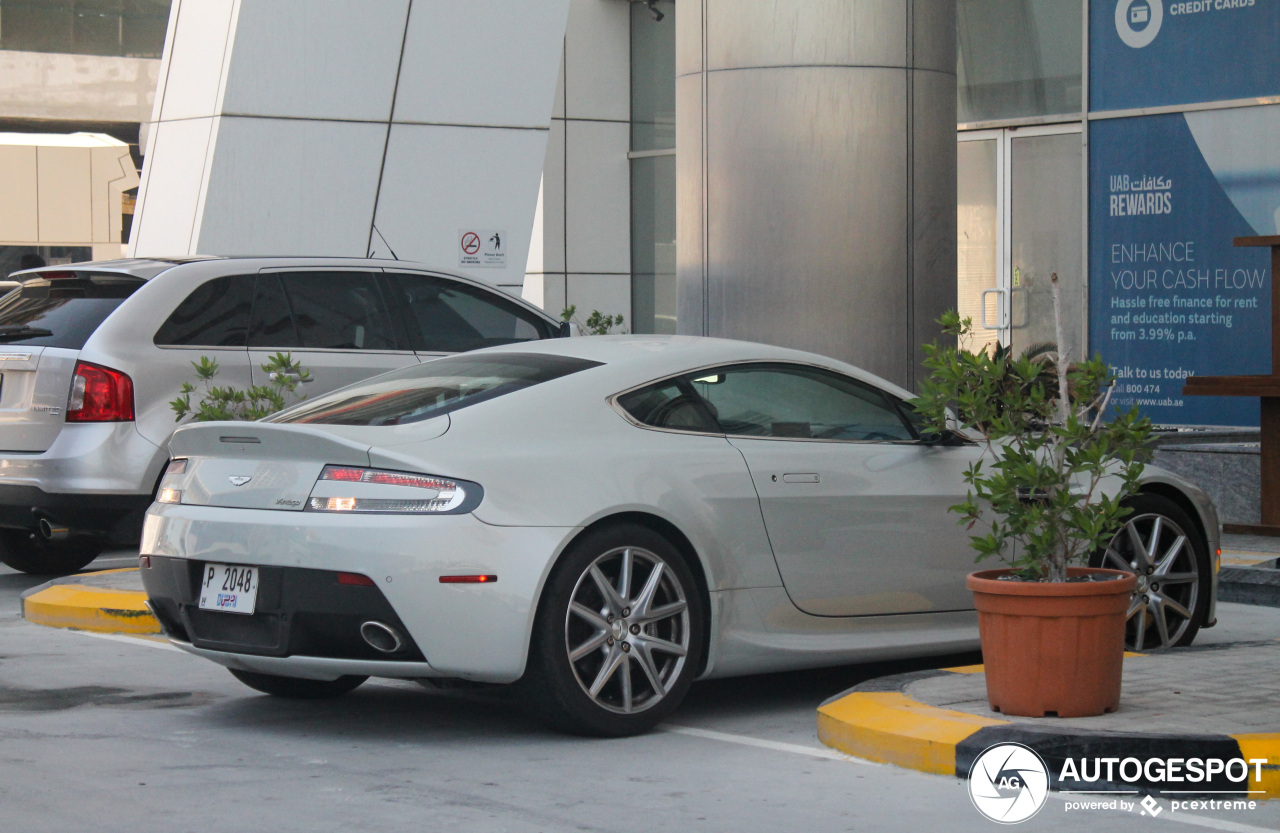 Aston Martin V8 Vantage 2012