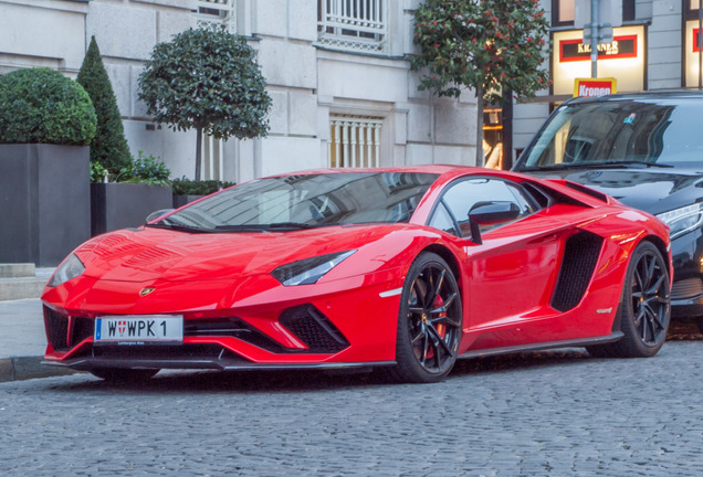 Lamborghini Aventador S LP740-4