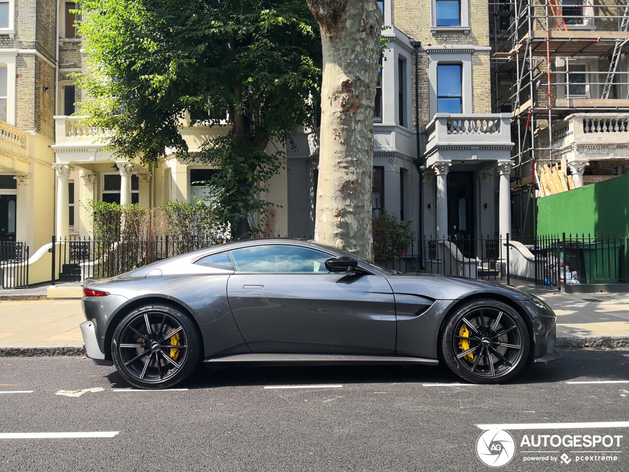 Aston Martin V8 Vantage 2018