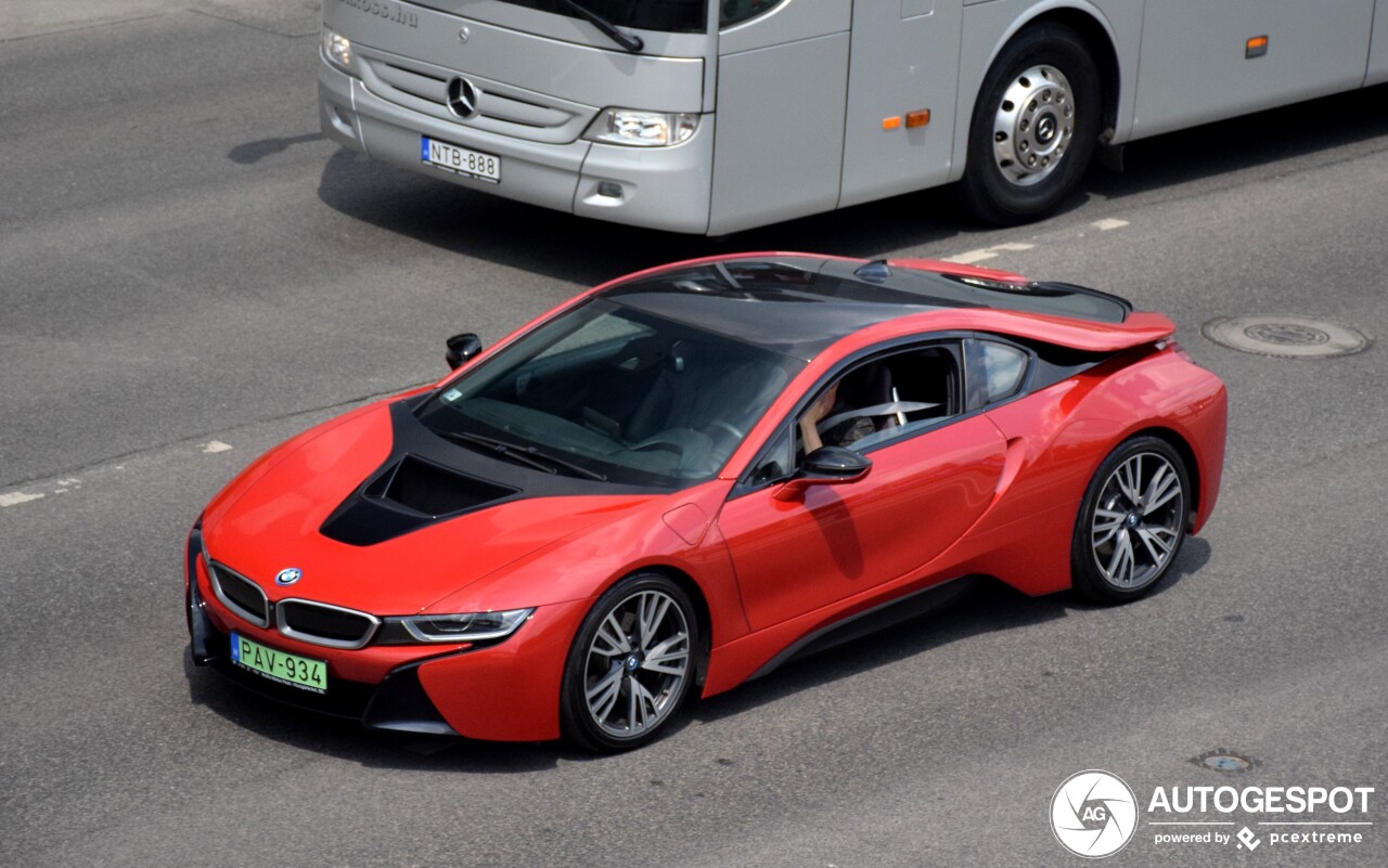 BMW i8 Protonic Red Edition